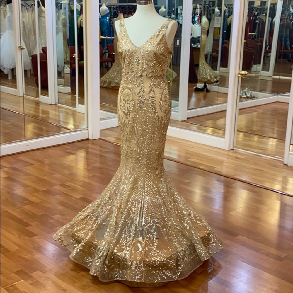 ⭐️SOLD⭐️ gold sparkly prom dress - Picture 1 of 8